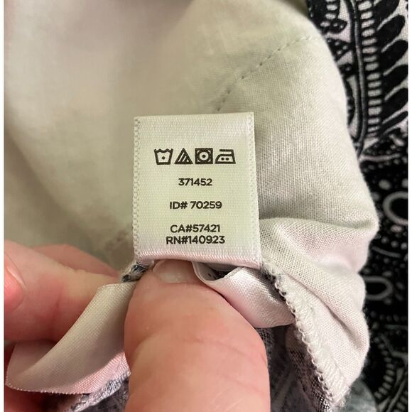 Ann Taylor Loft geometric print hidden button front sleeveless romper - Picture 5 of 11